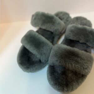 UGG Fuzz Yeah Slide Slippers, Cozy, Vacation, Comfortable, Size 9, Like New